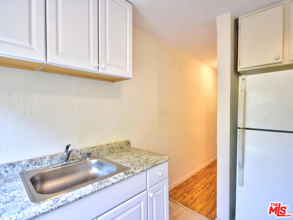 1540 North Fuller Avenue, Unit 4 Los Angeles, CA 90046 - Photo 8 of 8
