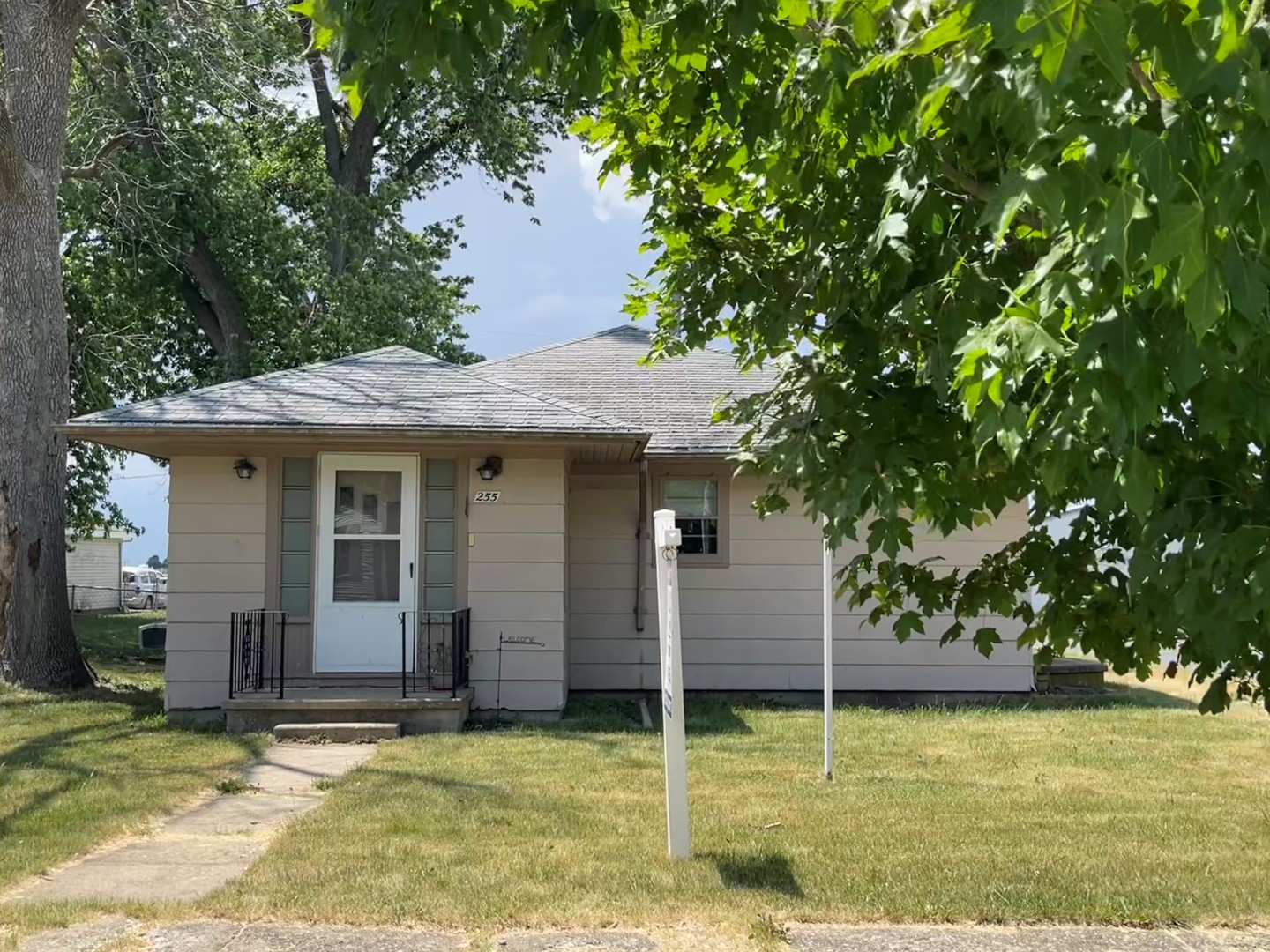 a view of a house with a yard