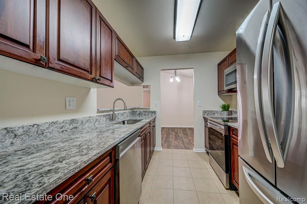3578 Oakmonte Boulevard, Unit 96 Rochester, MI 48306 - Photo 22 of 47