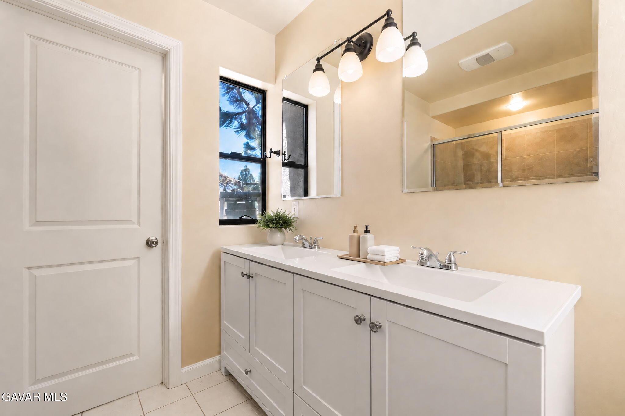 25620 High Rock Court Tehachapi, CA 93561 - Photo 33 of 49 33-web-or-mls-Bathroom 2 (Jack & Jill)