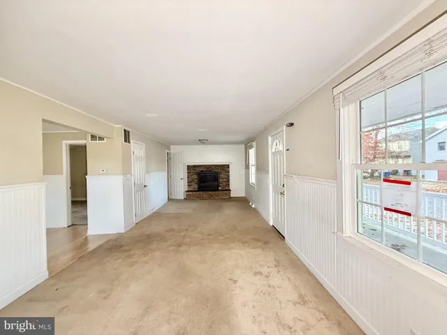 a view of empty room with floor to ceiling window