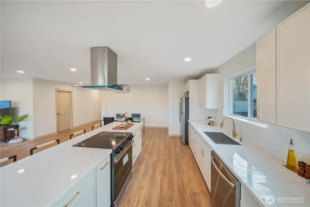 $825,000 | 1249 Southwest 151st Street, Burien, WA 98166