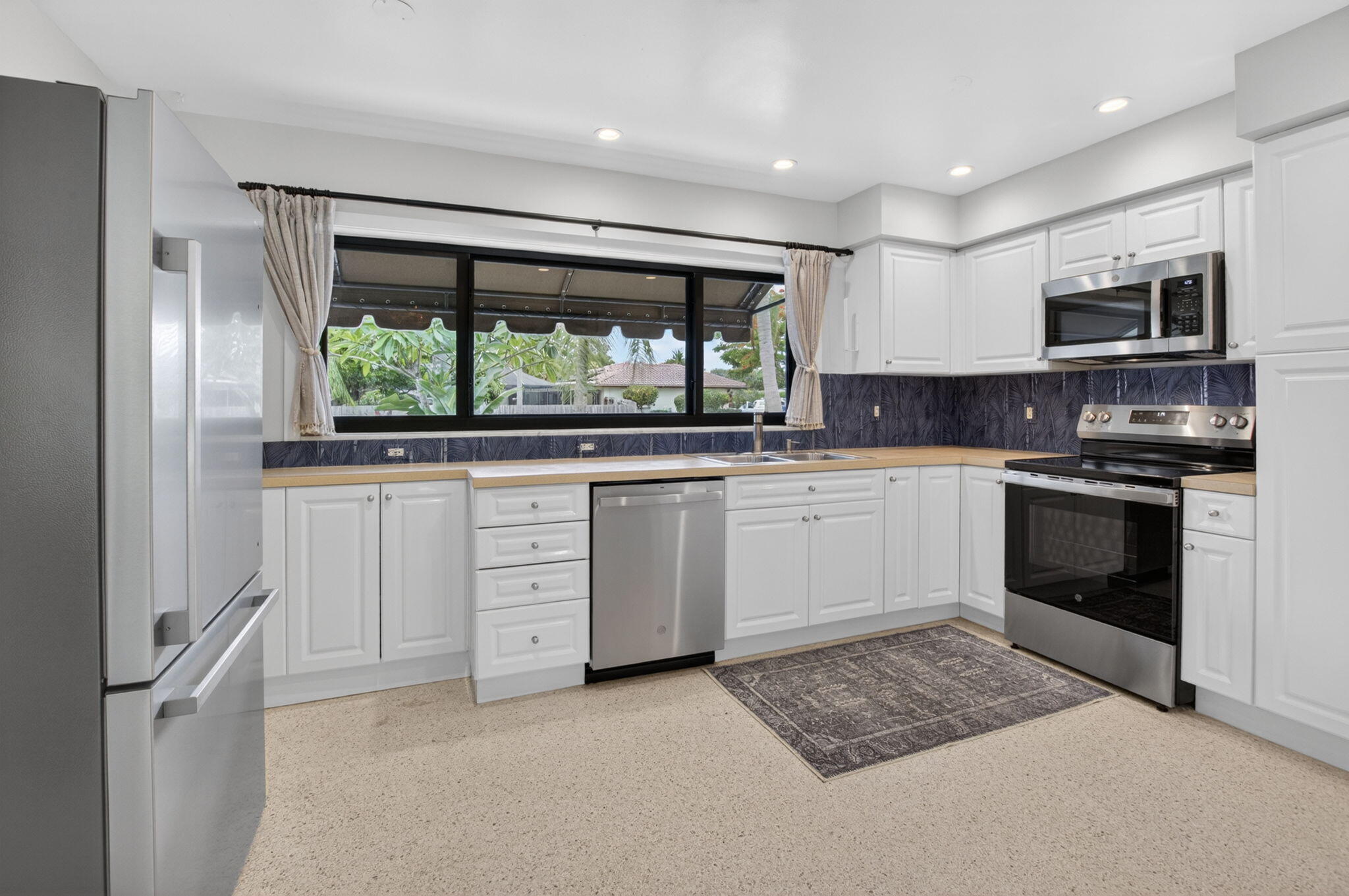 450 Southwest 12th Terrace Boca Raton, FL 33486 - Photo 11 of 55 2026 Appliances