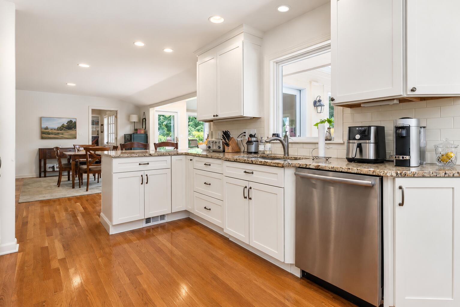 2088 Lytham Road Columbus, OH 43220 - Photo 15 of 64 Kitchen