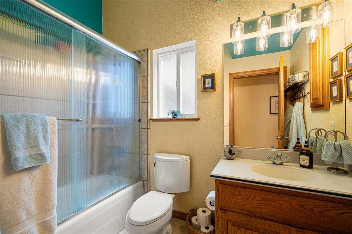10947 East Lime Kiln Road Grass Valley, CA 95949 - Photo 25 of 94 Main Home - Full bath