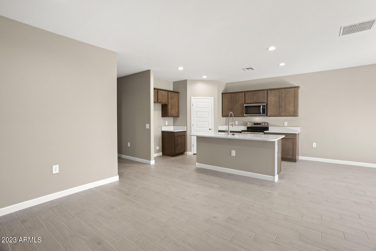 24087 West Zak Road Buckeye, AZ 85326 - Photo 10 of 35 09_23957_W_Verlea_Dr___09_mls