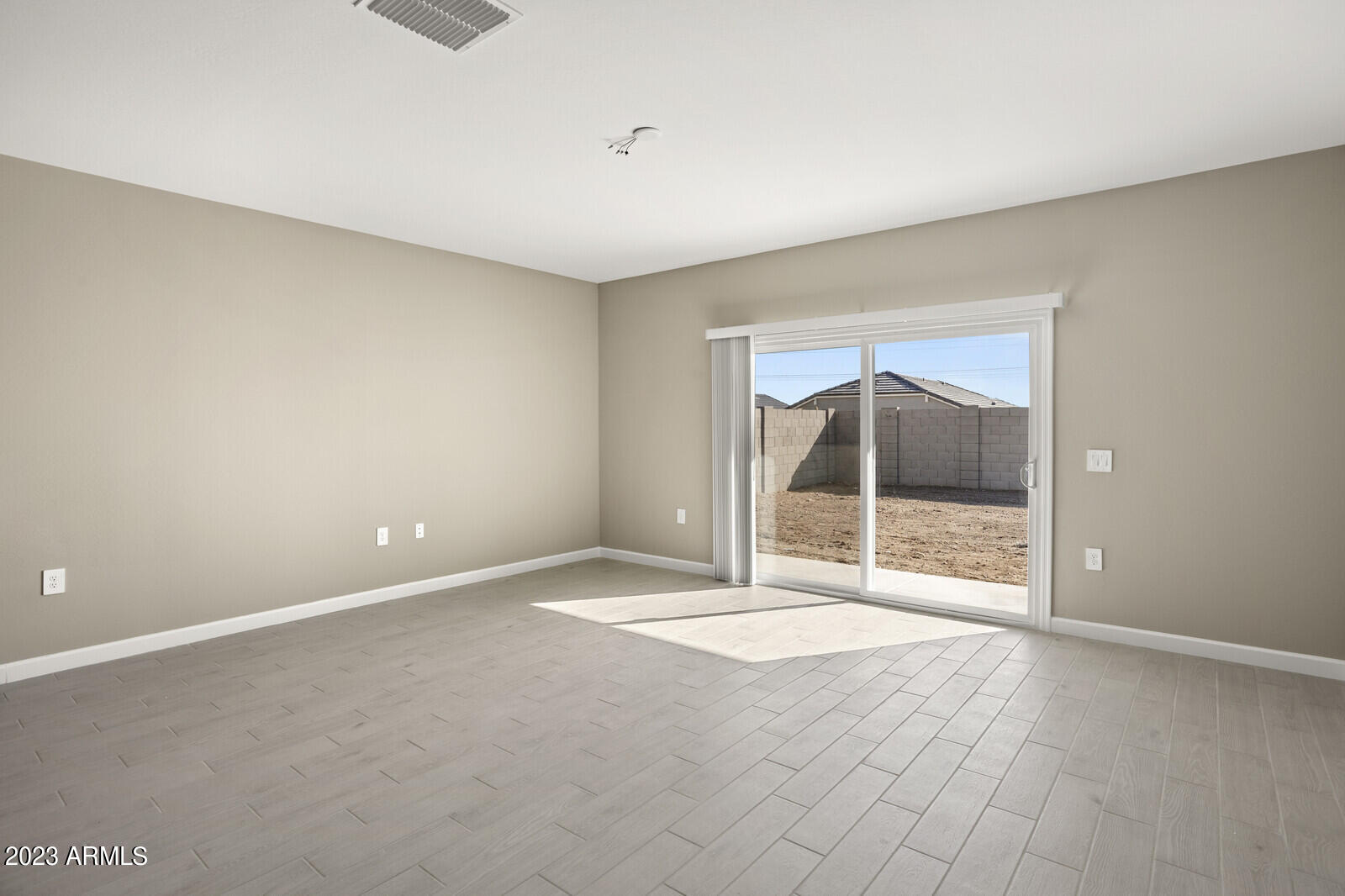 24087 West Zak Road Buckeye, AZ 85326 - Photo 14 of 35 13_23957_W_Verlea_Dr___13_mls
