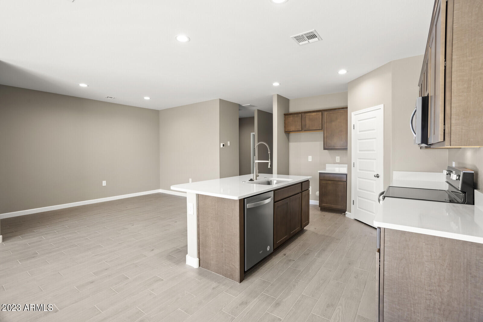24087 West Zak Road Buckeye, AZ 85326 - Photo 8 of 35 07_23957_W_Verlea_Dr___07_mls