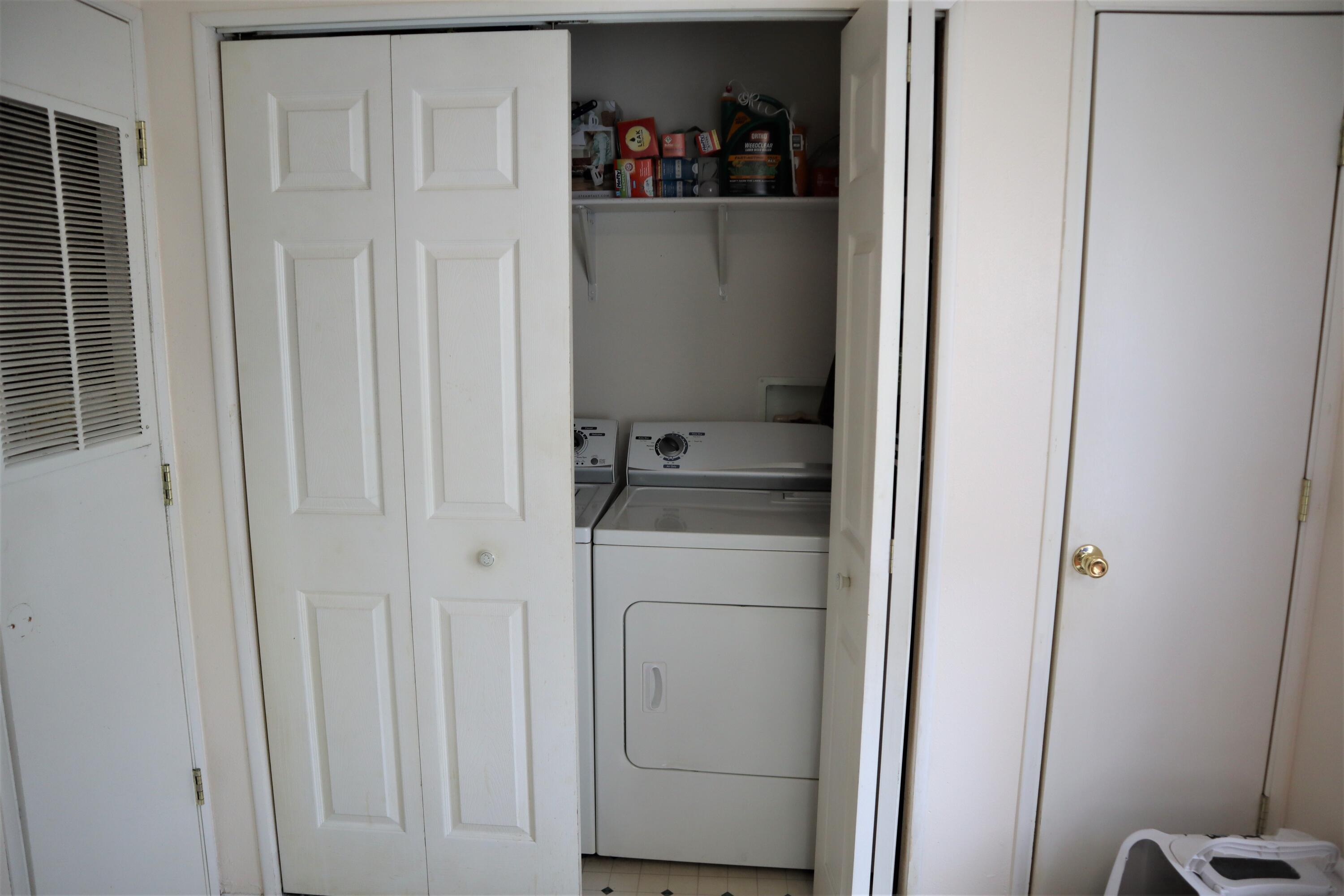 2253 Evan Way Central Point, OR 97502 - Photo 9 of 25 W/D off Breakfast Nook. W/D stay with home.