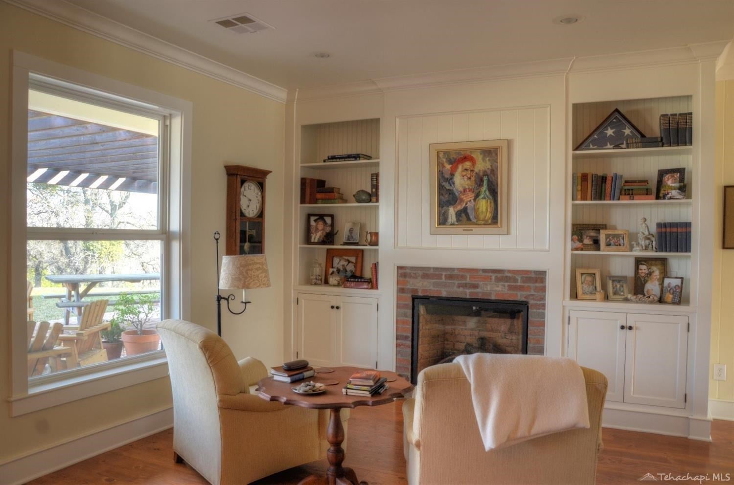 21182 Old Town Road Tehachapi, CA 93561 - Photo 7 of 10 Cozy Sitting Area off Dining Room