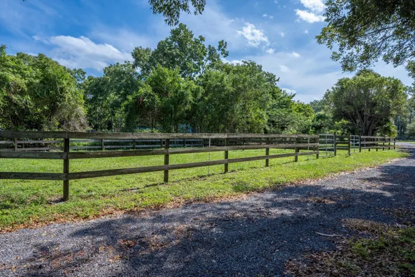 $1,250 | 13717 East Citrus Drive, Loxahatchee Groves, FL 33470