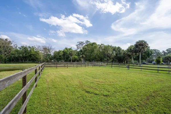$1,250 | 13717 East Citrus Drive, Loxahatchee Groves, FL 33470