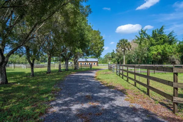 $1,250 | 13717 East Citrus Drive, Loxahatchee Groves, FL 33470