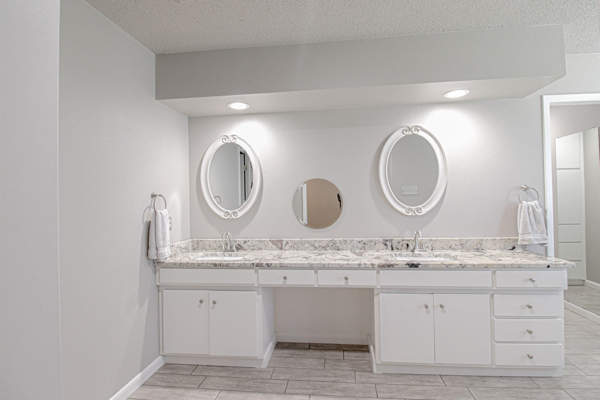 2606 Newcomb Street Lubbock, TX 79415 - Photo 20 of 51 primary bath