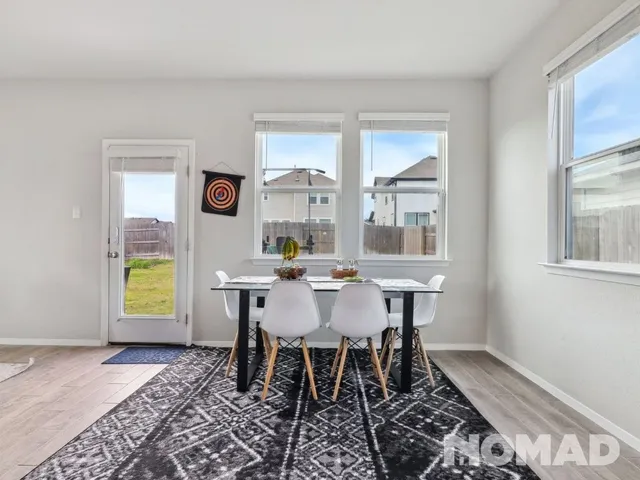 $2,300 | 101 Crescent Street, Georgetown, TX 78626