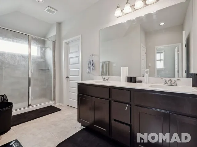 $2,300 | 101 Crescent Street, Georgetown, TX 78626