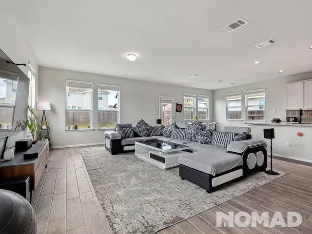 $2,300 | 101 Crescent Street, Georgetown, TX 78626