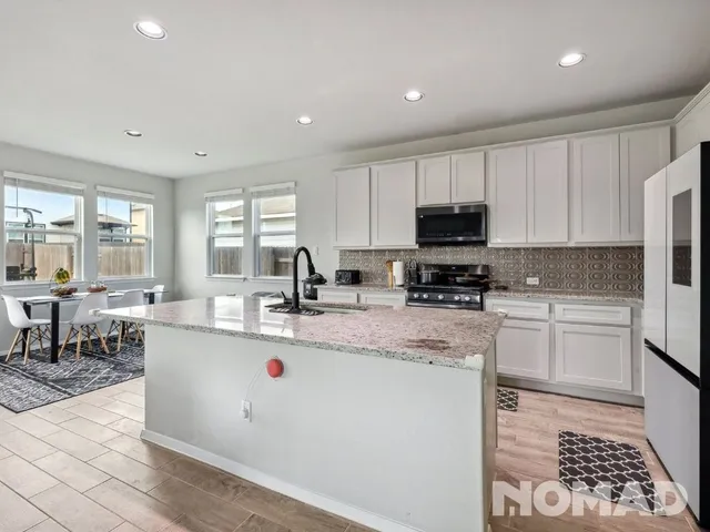 $2,300 | 101 Crescent Street, Georgetown, TX 78626