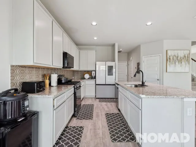 $2,300 | 101 Crescent Street, Georgetown, TX 78626