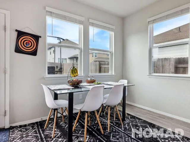 $2,300 | 101 Crescent Street, Georgetown, TX 78626