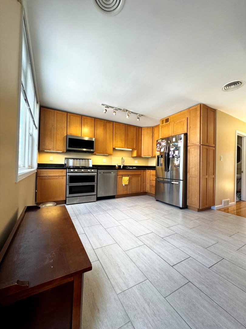 4035 North Keystone Avenue, Unit G Chicago, IL 60641 - Photo 2 of 10
