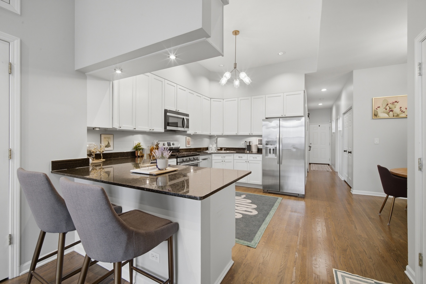 813 North Racine Avenue, Unit 2 Chicago, IL 60642 - Photo 12 of 31 Gallery Image 12