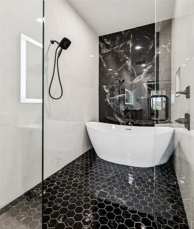 1874 Beaumont Street Dallas, TX 75215 - Photo 24 of 38 a view of a bathroom