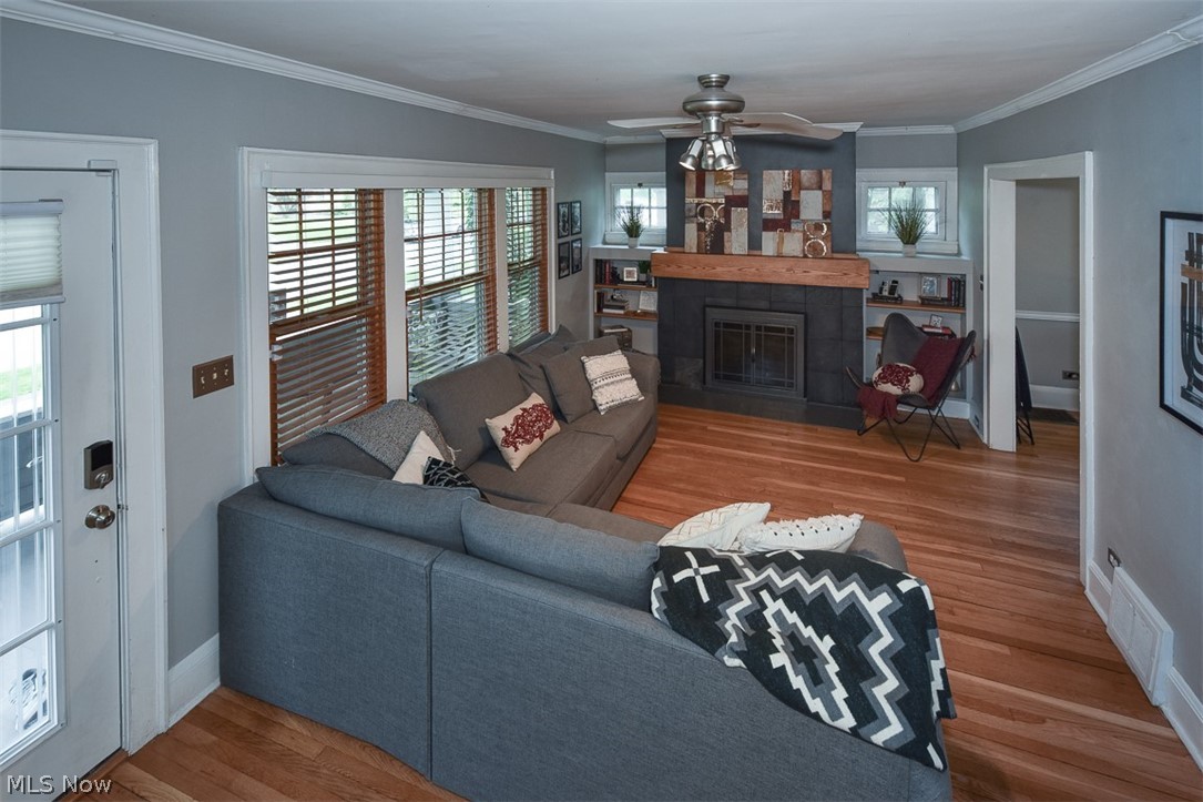 2378 Queenston Road Cleveland, OH 44118 - Photo 3 of 35 Gallery Image 3