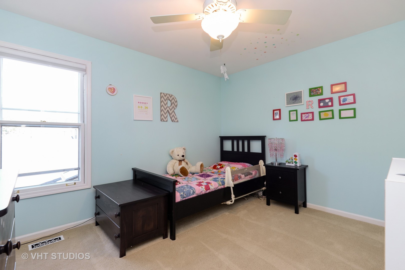 9054 Forestview Road Evanston, IL 60203 - Photo 15 of 24 a bedroom with a bed and a window