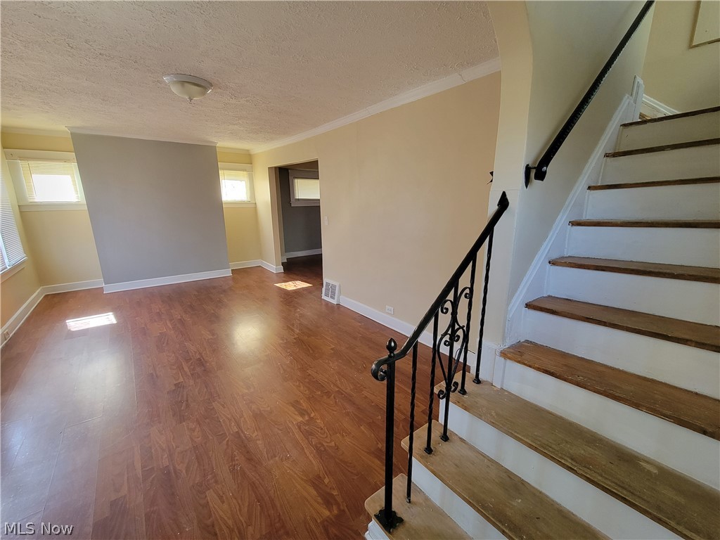 1936 Staunton Road Cleveland, OH 44118 - Photo 4 of 32