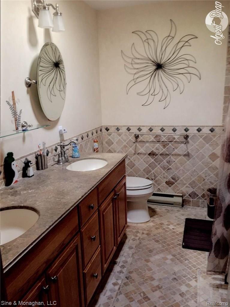 10479 Carroll Road Columbus, MI 48063 - Photo 34 of 52 Full Bath.jpg