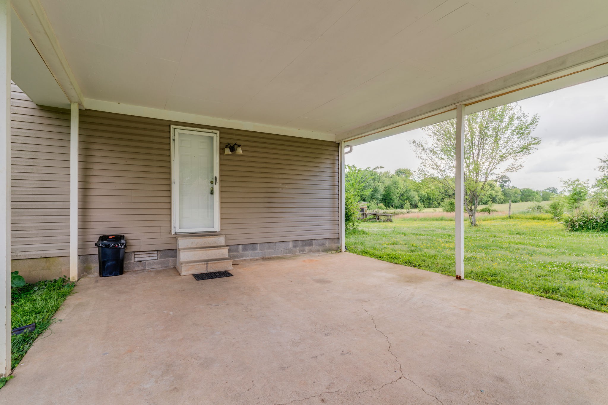 4614 Woodrow Wilson Road Springfield, TN 37172 - Photo 4 of 29 a view of a house with backyard and garden