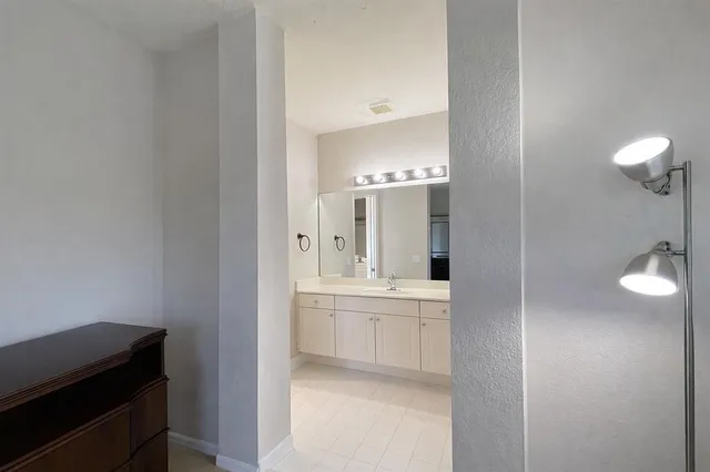 $989,000 | 1381 Beacon Circle, Wellington, FL 33414