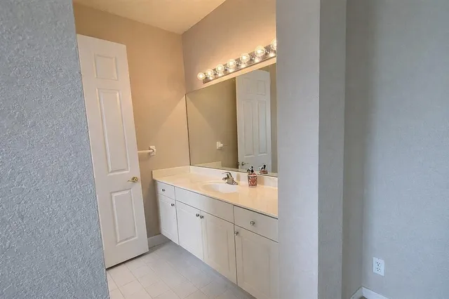 $989,000 | 1381 Beacon Circle, Wellington, FL 33414