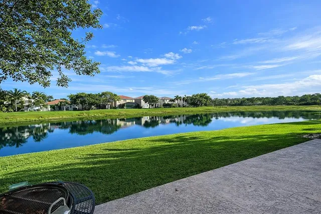 $989,000 | 1381 Beacon Circle, Wellington, FL 33414