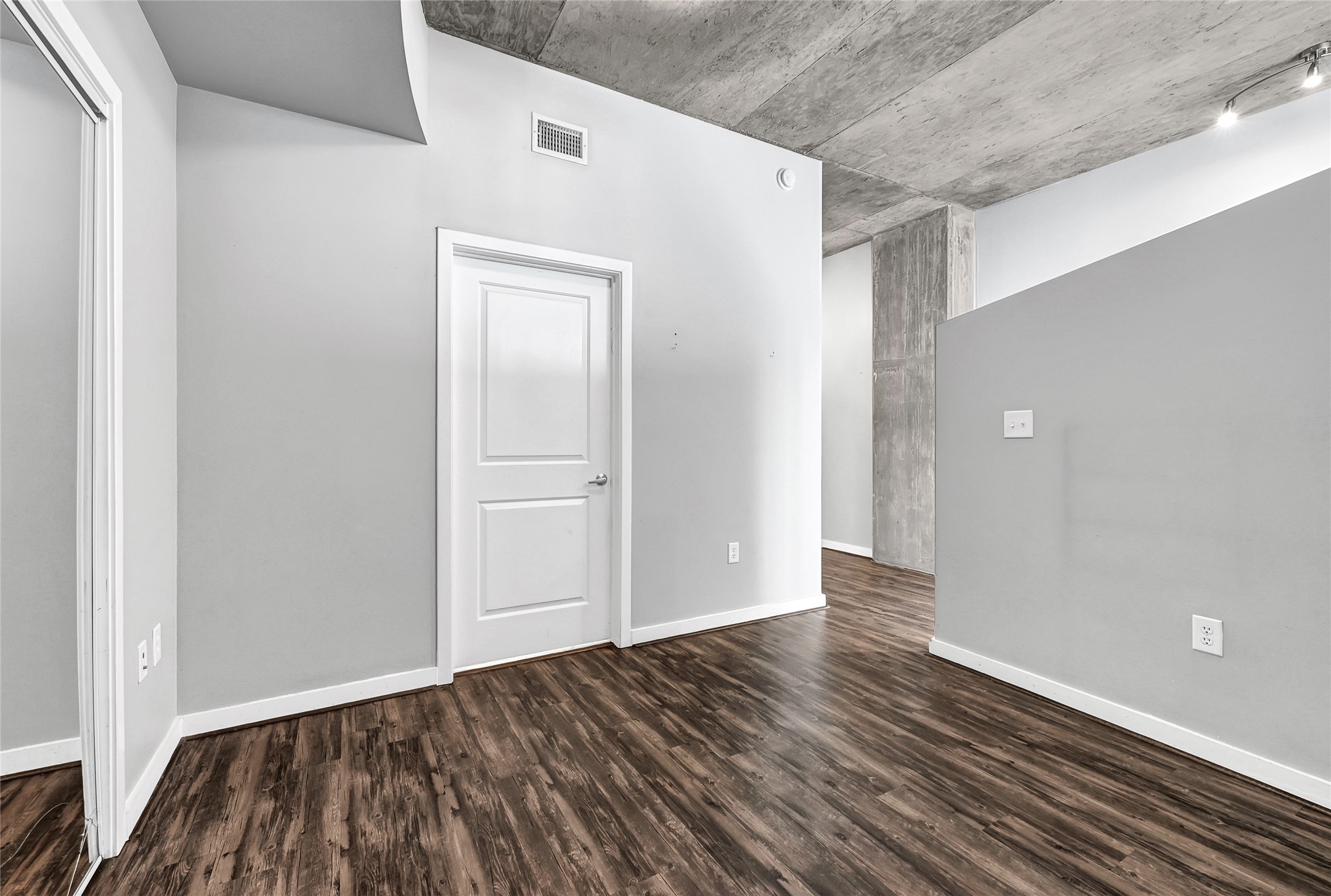 5925 Almeda Road, Unit 11306 Houston, TX 77004 - Photo 12 of 32 a view of an empty room with wooden floor