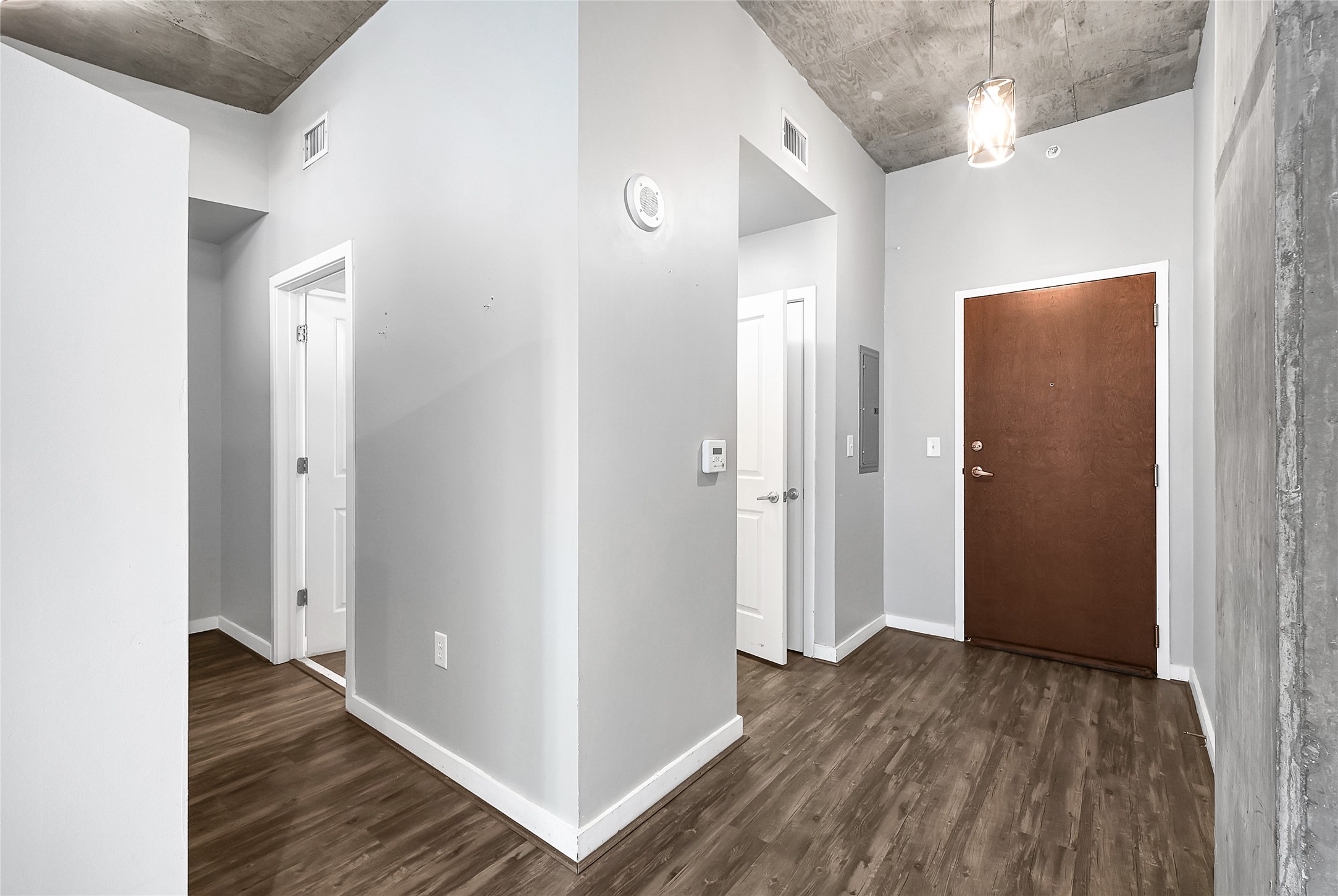 5925 Almeda Road, Unit 11306 Houston, TX 77004 - Photo 14 of 32 a view of a hallway with wooden floor