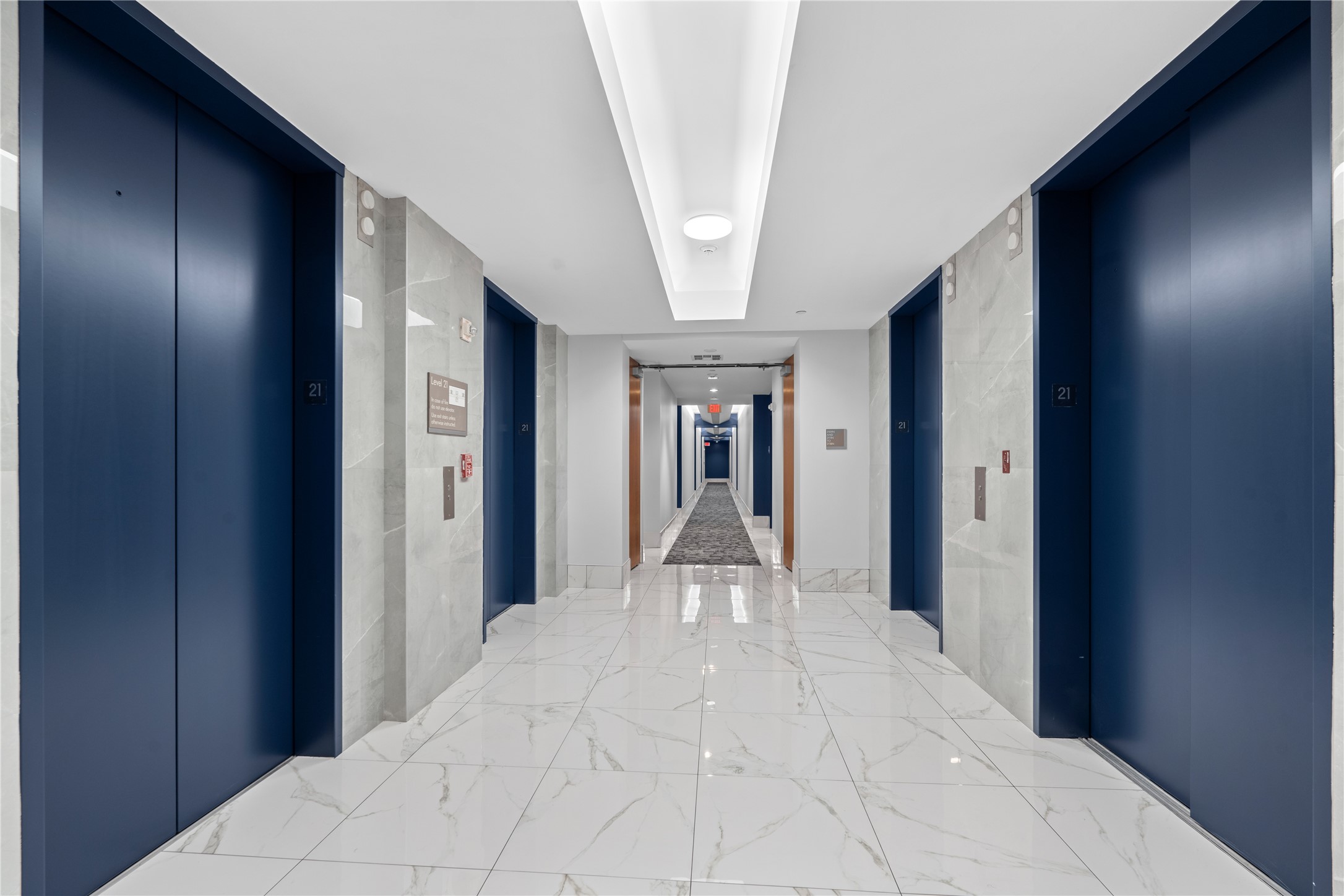 5925 Almeda Road, Unit 11306 Houston, TX 77004 - Photo 15 of 32 a view of a hallway with a white walls