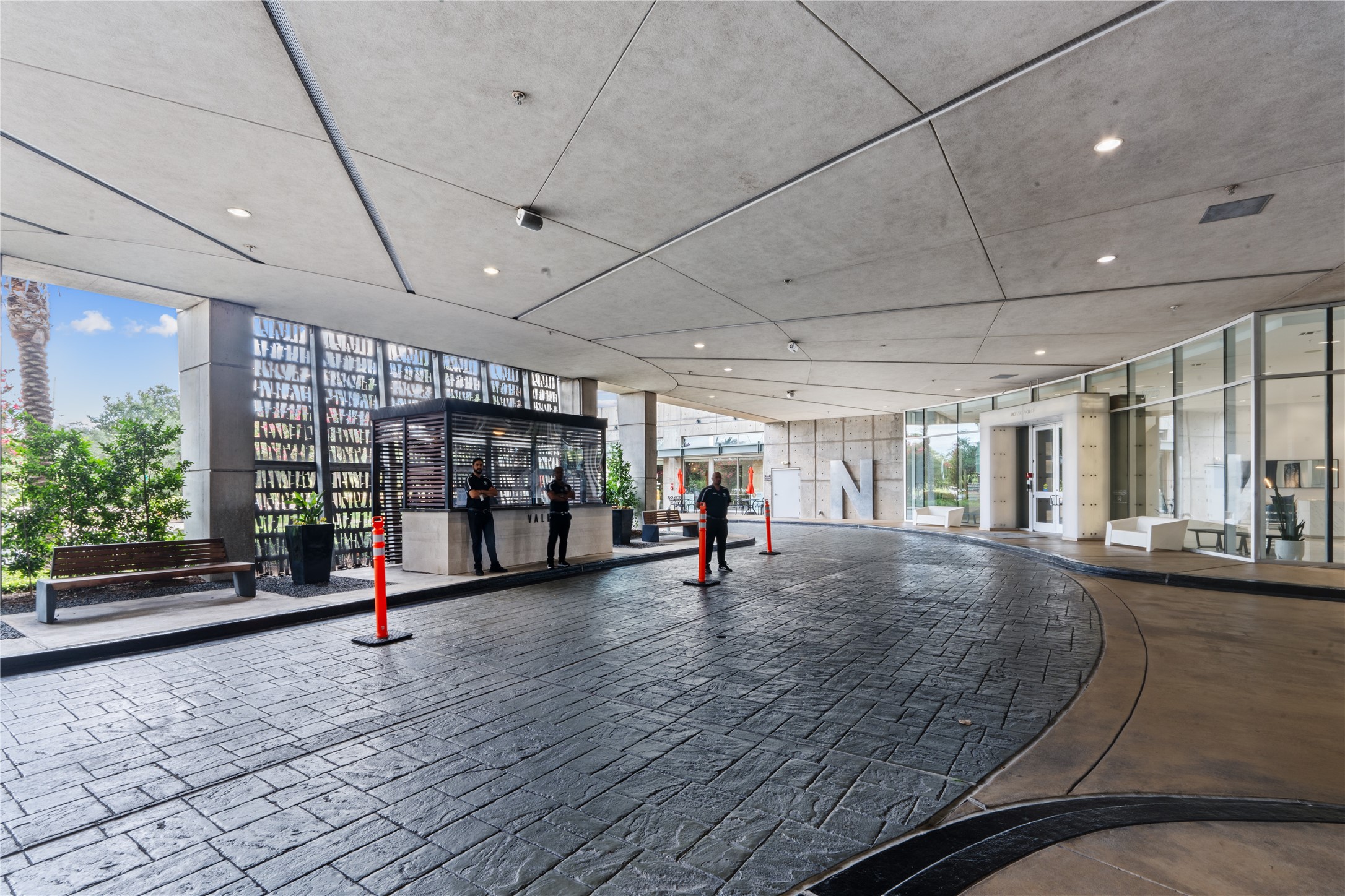 5925 Almeda Road, Unit 11306 Houston, TX 77004 - Photo 29 of 32 a view of a room with gym equipment