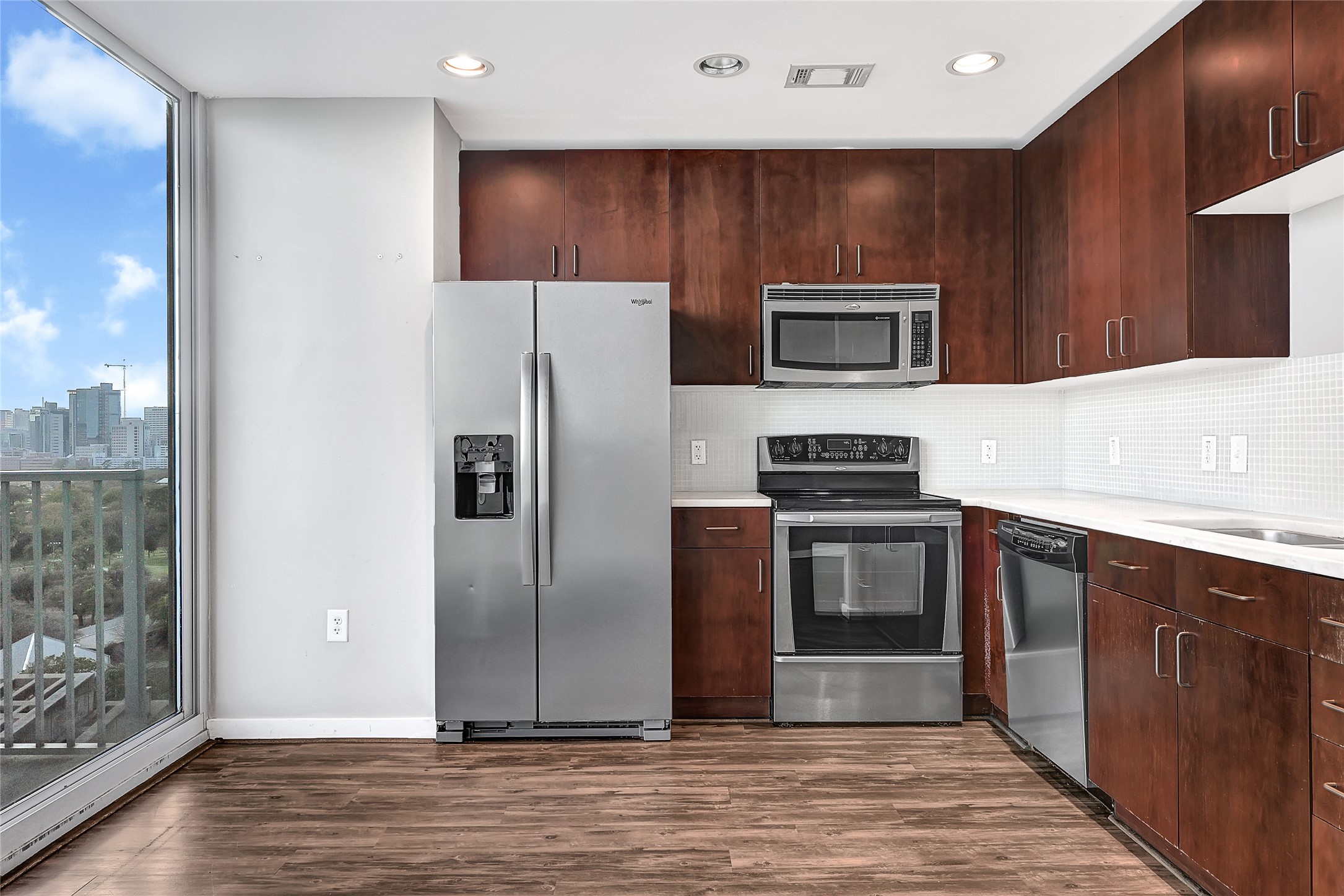 5925 Almeda Road, Unit 11306 Houston, TX 77004 - Photo 6 of 32 a kitchen with granite countertop a refrigerator and a sink