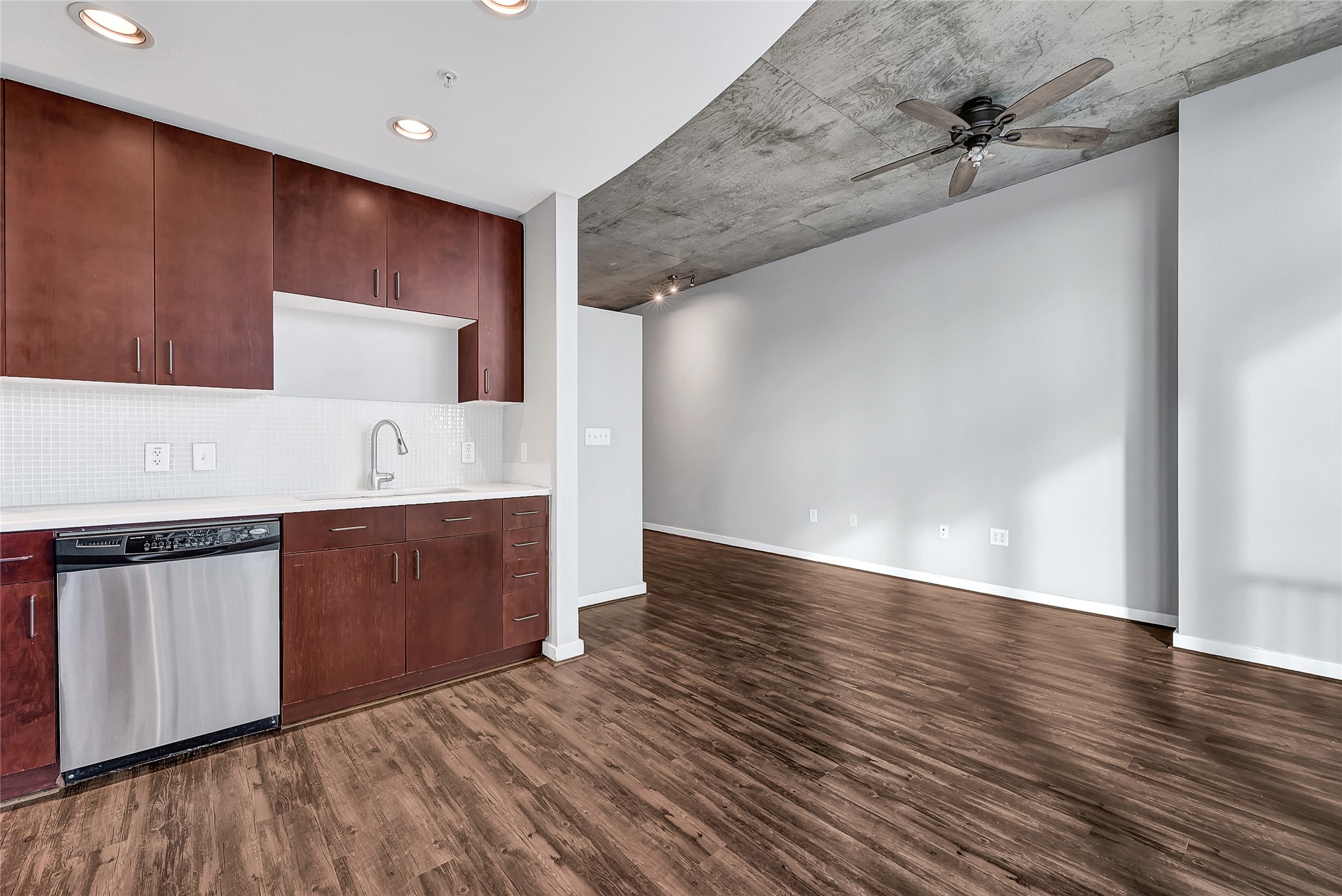 5925 Almeda Road, Unit 11306 Houston, TX 77004 - Photo 8 of 32 a kitchen with granite countertop a sink and a stove top oven
