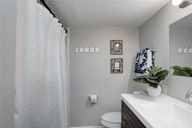 $5,000 | 4705 Hollingsworth Avenue, Unit LOWR, Sarasota, FL 34233