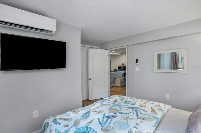 $5,000 | 4705 Hollingsworth Avenue, Unit LOWR, Sarasota, FL 34233