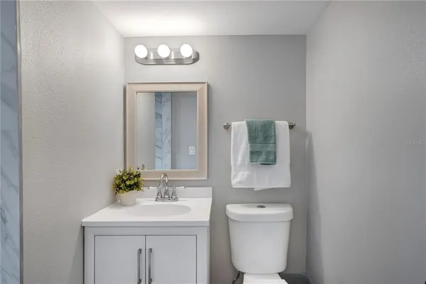 $5,000 | 4705 Hollingsworth Avenue, Unit LOWR, Sarasota, FL 34233