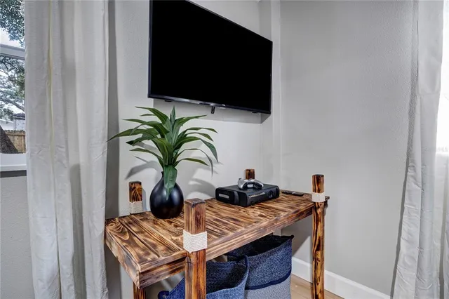 $5,000 | 4705 Hollingsworth Avenue, Unit LOWR, Sarasota, FL 34233