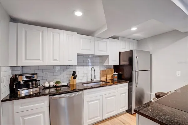 $5,000 | 4705 Hollingsworth Avenue, Unit LOWR, Sarasota, FL 34233