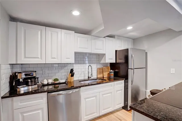 $5,000 | 4705 Hollingsworth Avenue, Unit LOWR, Sarasota, FL 34233