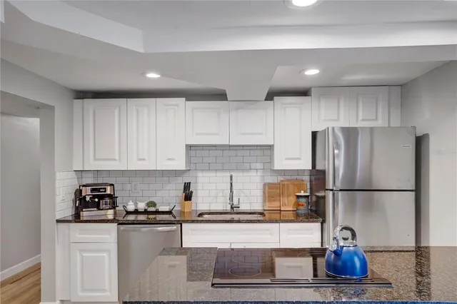 $5,000 | 4705 Hollingsworth Avenue, Unit LOWR, Sarasota, FL 34233