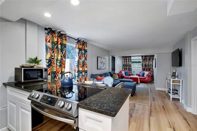 $5,000 | 4705 Hollingsworth Avenue, Unit LOWR, Sarasota, FL 34233