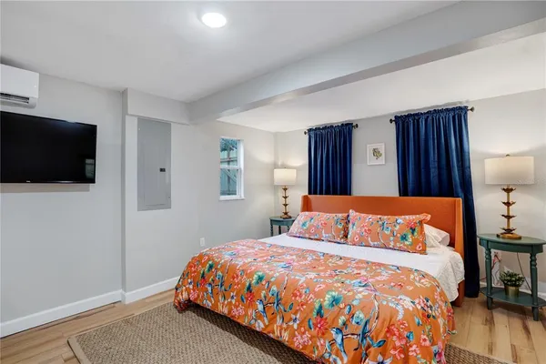 $5,000 | 4705 Hollingsworth Avenue, Unit LOWR, Sarasota, FL 34233